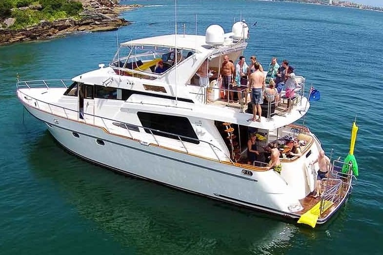 how much does it cost to rent a yacht for a party