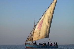Read more about the article Lateen Sail Definition and History [The Triangular-Shaped Sail]